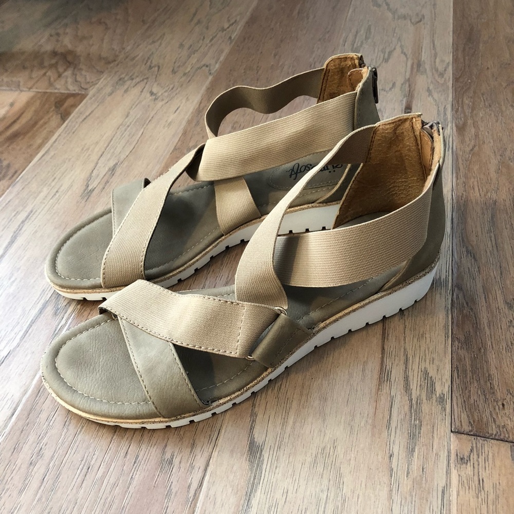 Sofft Taupe Tan Wedge Sandals